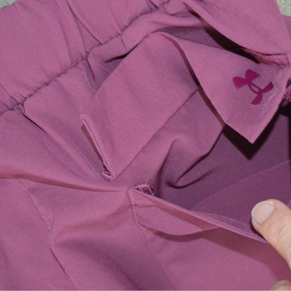 Under Armour Woven Ankle Crop Lightweight Pants, Size Small Magenta 1329473 - Picture 10 of 11